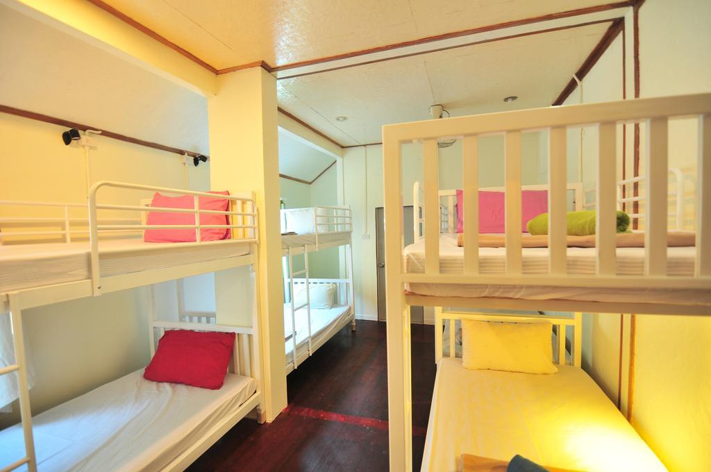 October Hostel Phi Phi Adaları Dış mekan fotoğraf