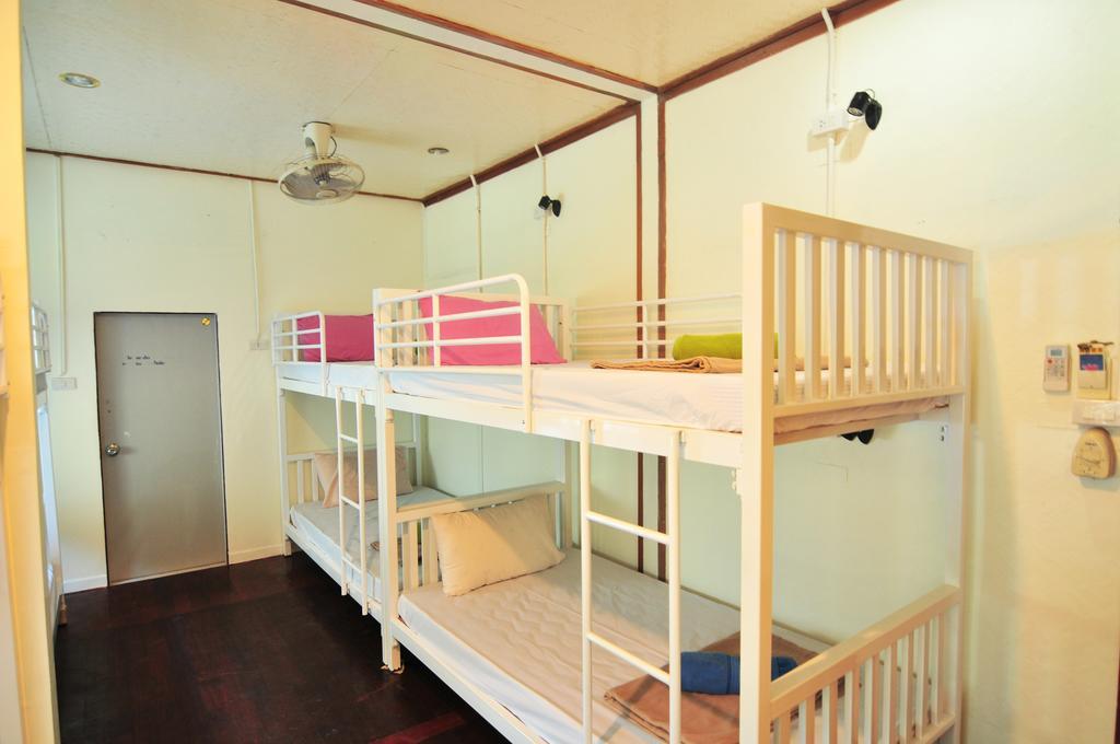 October Hostel Phi Phi Adaları Dış mekan fotoğraf