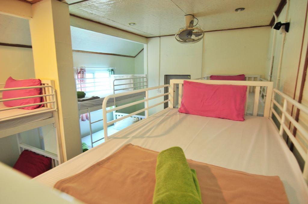 October Hostel Phi Phi Adaları Oda fotoğraf