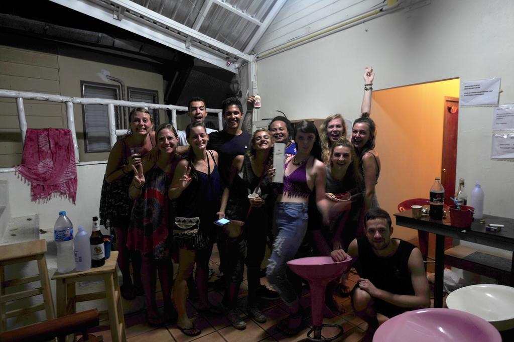 October Hostel Phi Phi Adaları Dış mekan fotoğraf