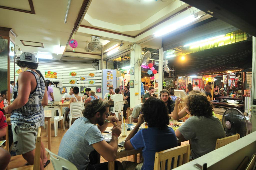 October Hostel Phi Phi Adaları Dış mekan fotoğraf