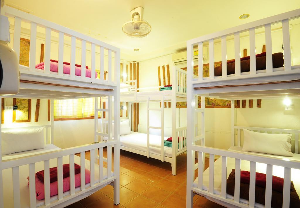 October Hostel Phi Phi Adaları Dış mekan fotoğraf