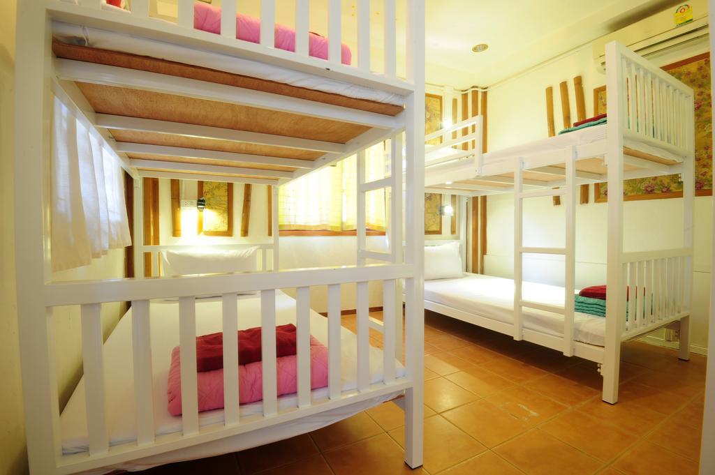 October Hostel Phi Phi Adaları Dış mekan fotoğraf