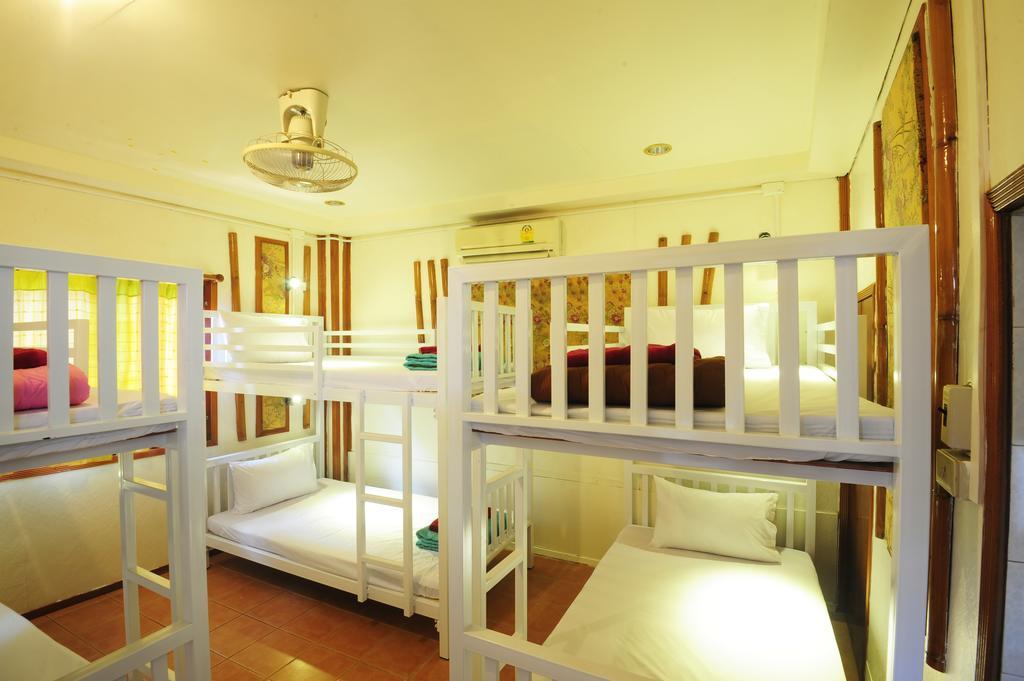 October Hostel Phi Phi Adaları Dış mekan fotoğraf