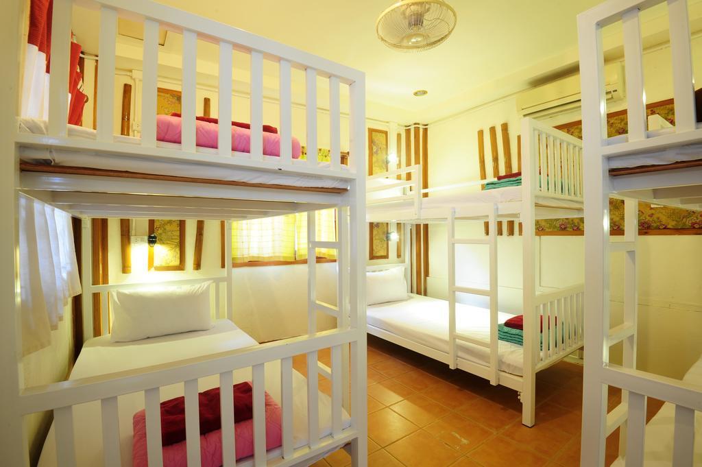 October Hostel Phi Phi Adaları Dış mekan fotoğraf