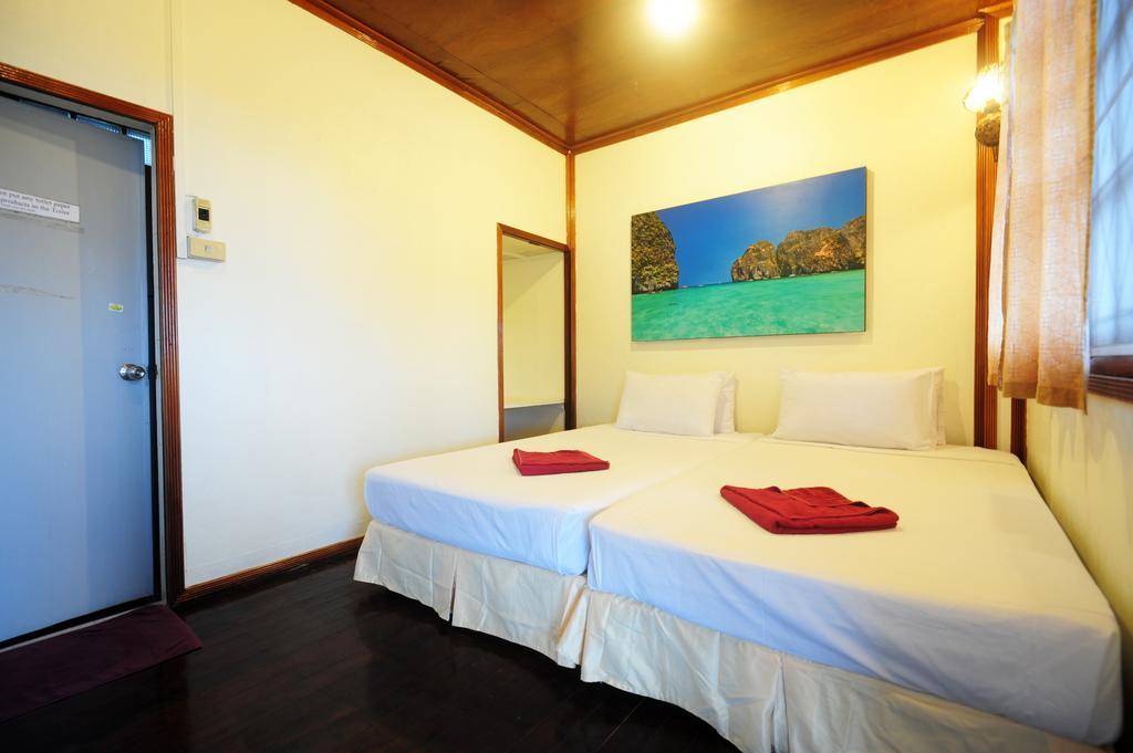 October Hostel Phi Phi Adaları Dış mekan fotoğraf