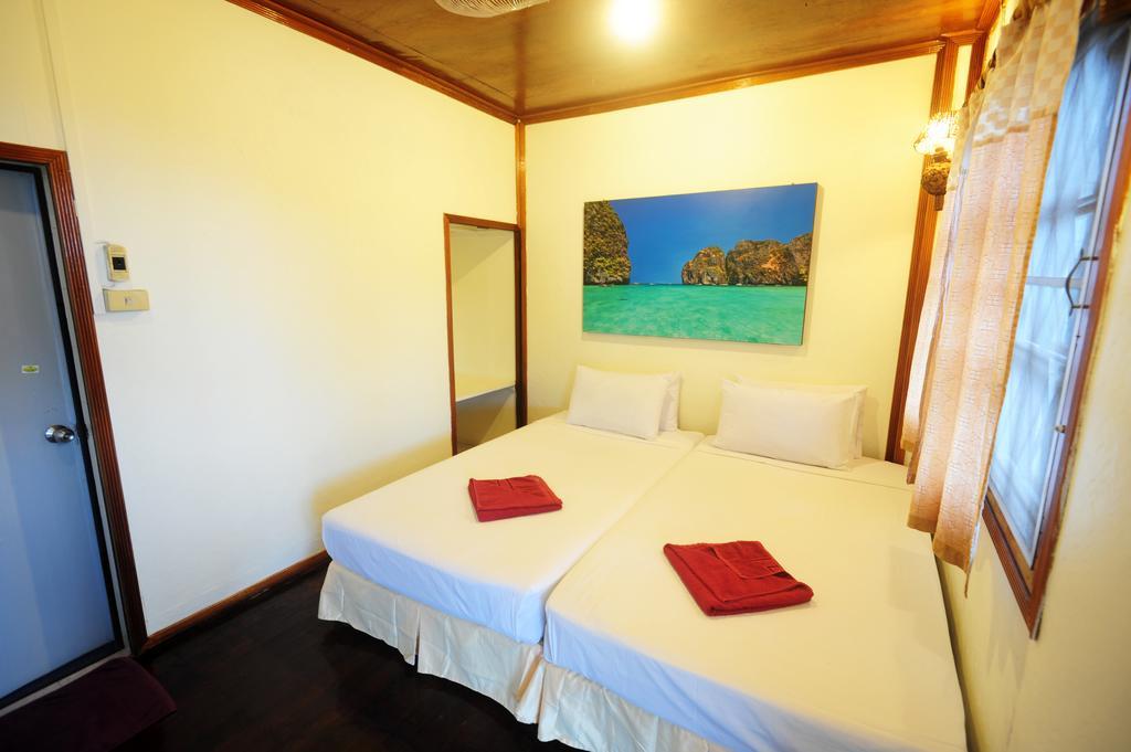 October Hostel Phi Phi Adaları Dış mekan fotoğraf