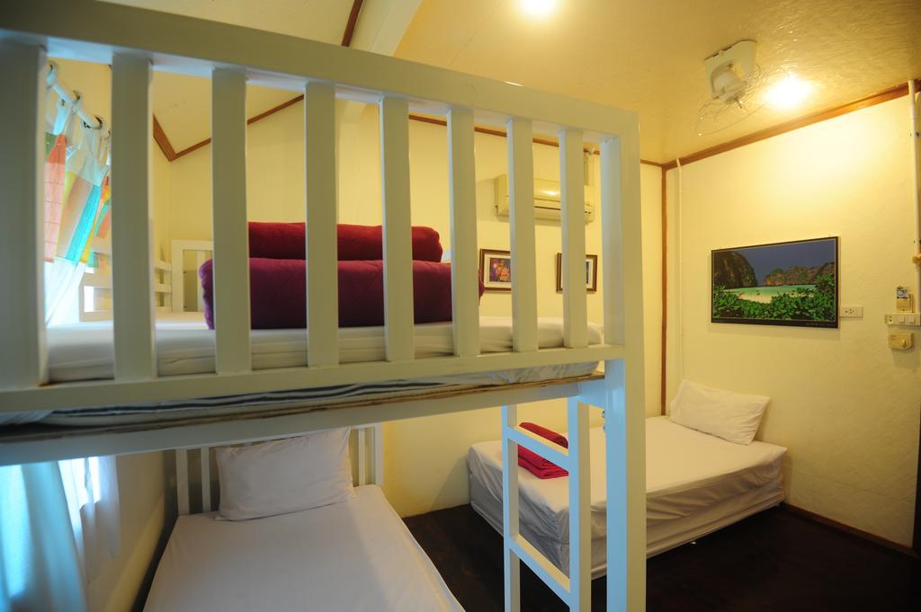 October Hostel Phi Phi Adaları Dış mekan fotoğraf