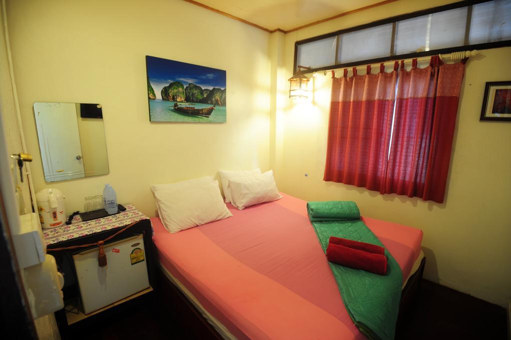 October Hostel Phi Phi Adaları Dış mekan fotoğraf