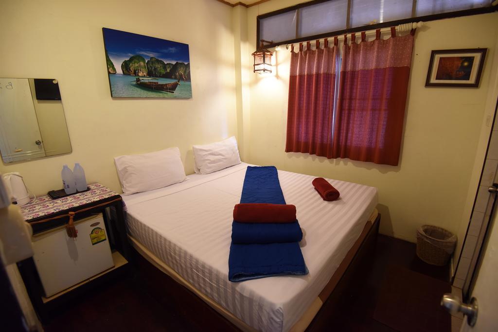 October Hostel Phi Phi Adaları Dış mekan fotoğraf