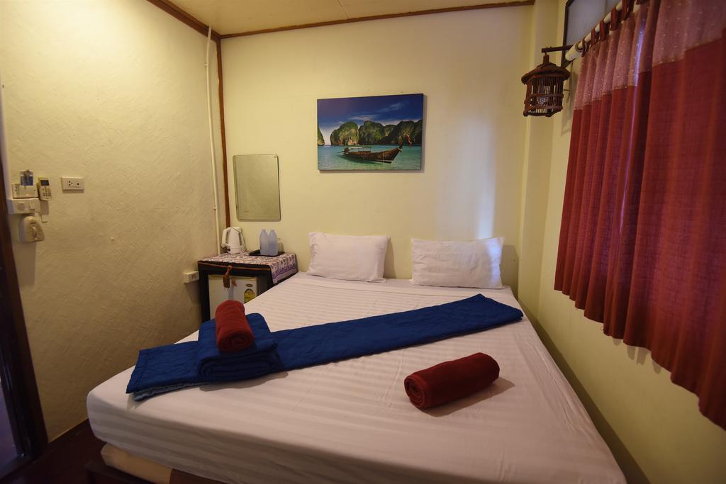 October Hostel Phi Phi Adaları Dış mekan fotoğraf
